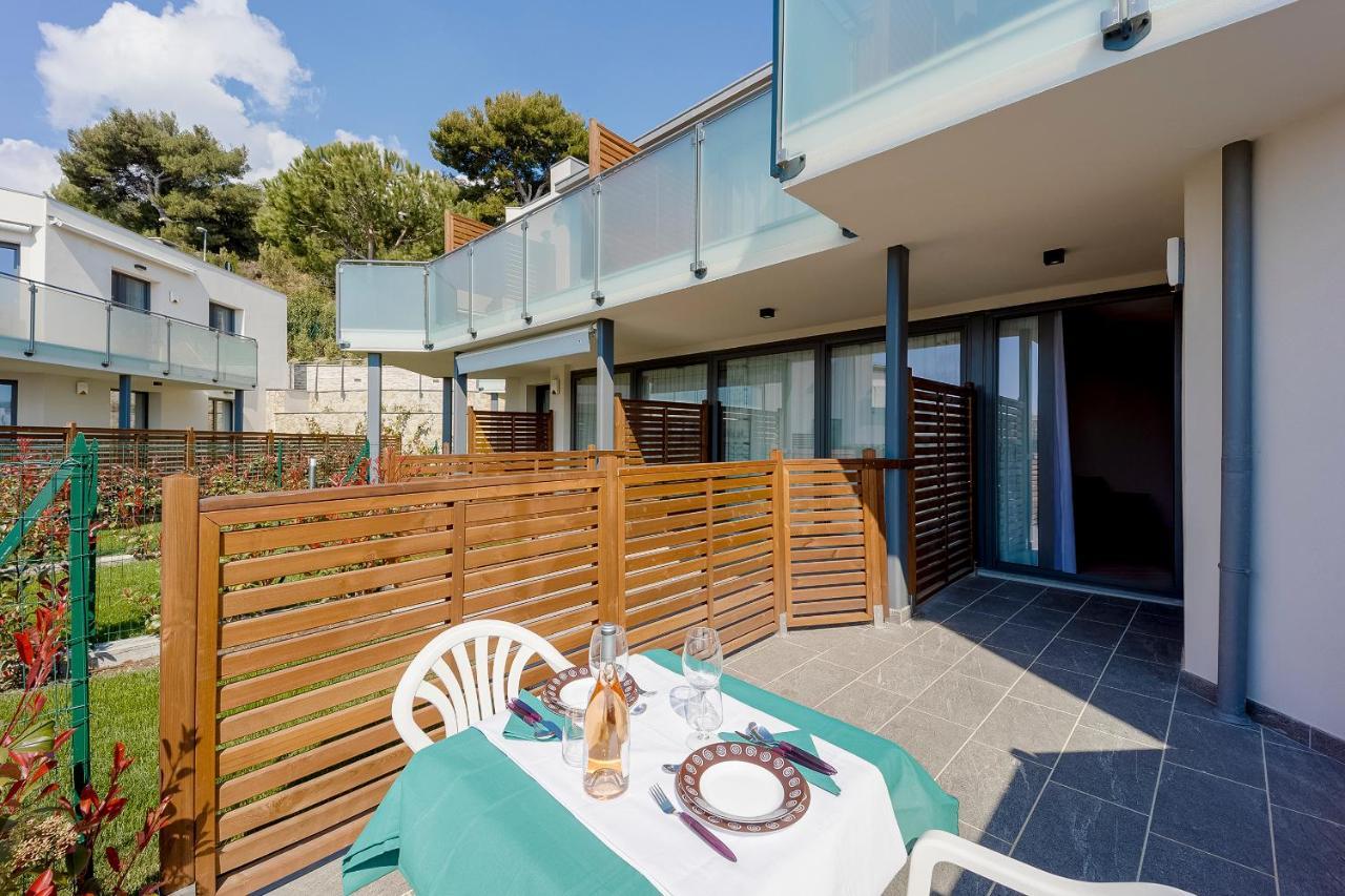 Aregai Marina Exclusive Seaside Apartments Santo Stefano al Mare Kültér fotó